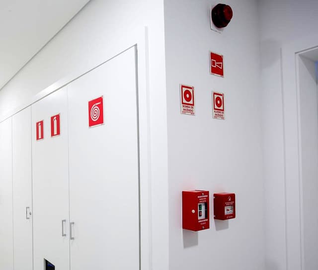 Sinaletica e segurança contra incendio